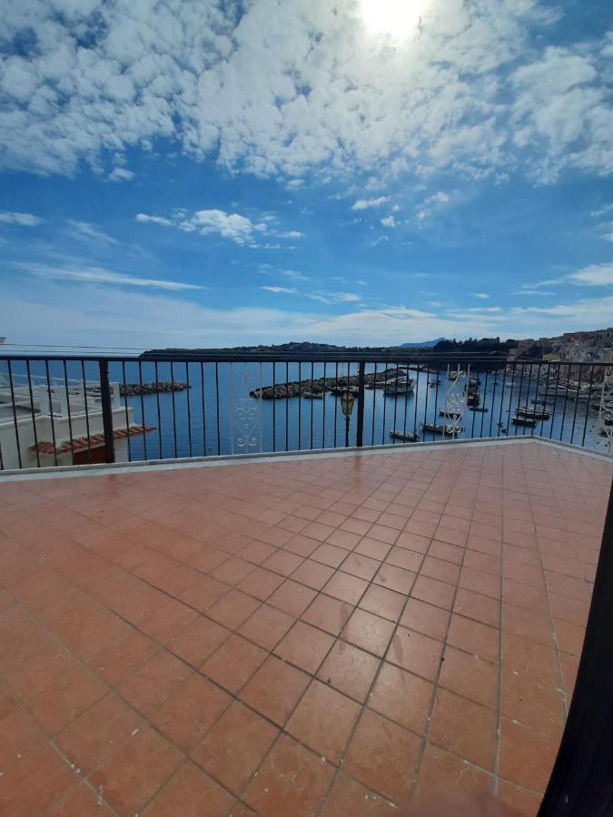 Residenza Mena Marina Corricella Apartment Procida Luaran gambar